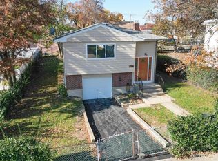 207 Hopper St, Westbury, NY 11590
