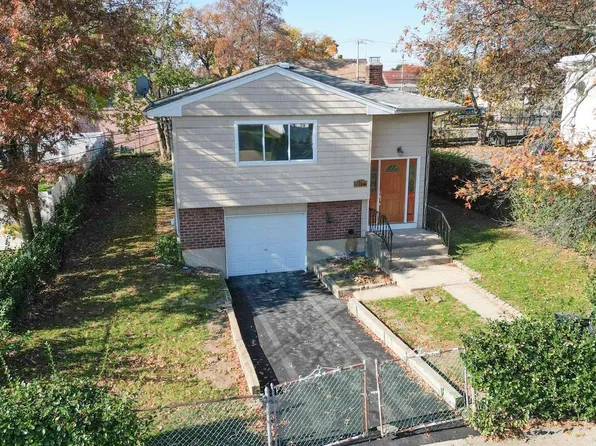 207 Hopper Street, Westbury, NY 11590