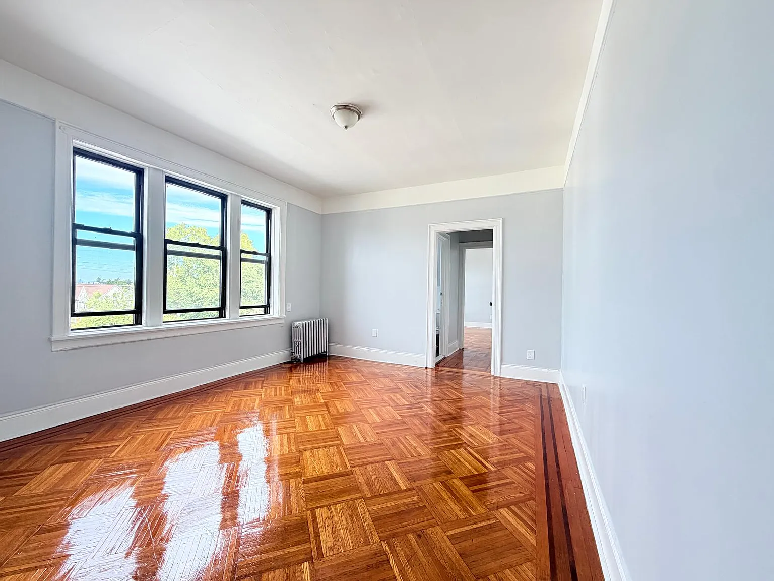 22 W 33rd St — Photo 3