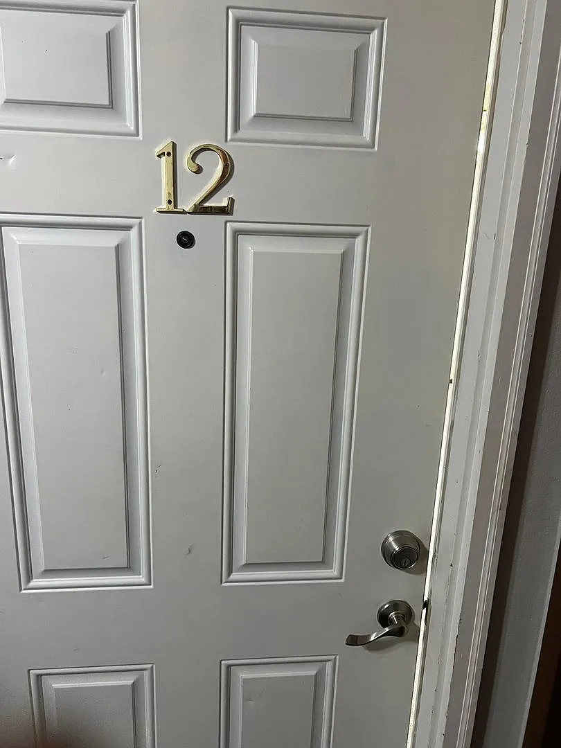 Large 2 bedroom unit-close to CyRide — Photo 2