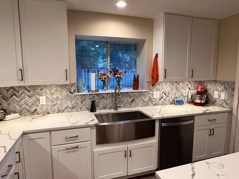 1710 Oakview Cv — Photo 3