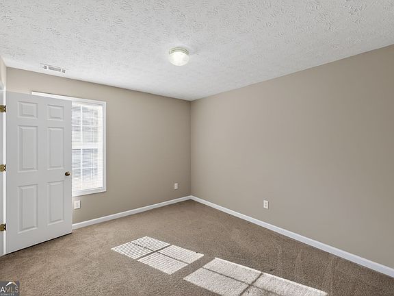5th image of 15 Parc Ln