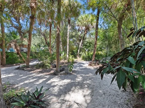 9450 Seagrape Dr, Vero Beach, FL 32963