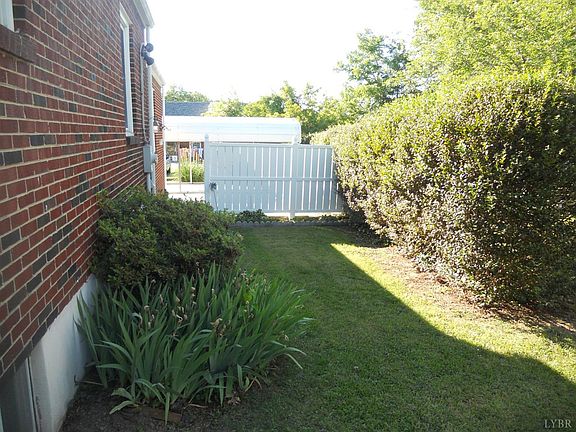 5th image of 301 Meadow St