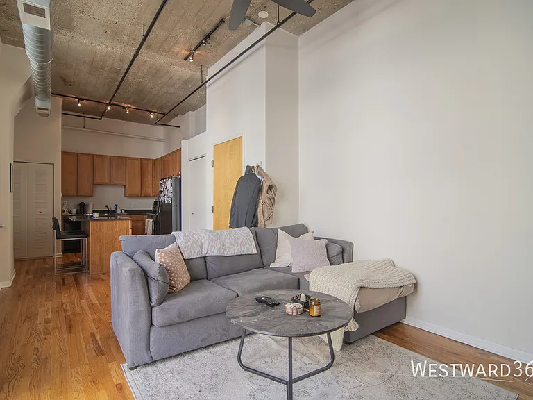 758 N Larrabee St #726 — Photo 2