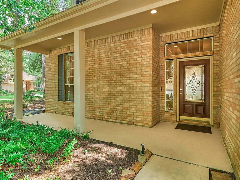 118 Robindale Cir — Photo 3