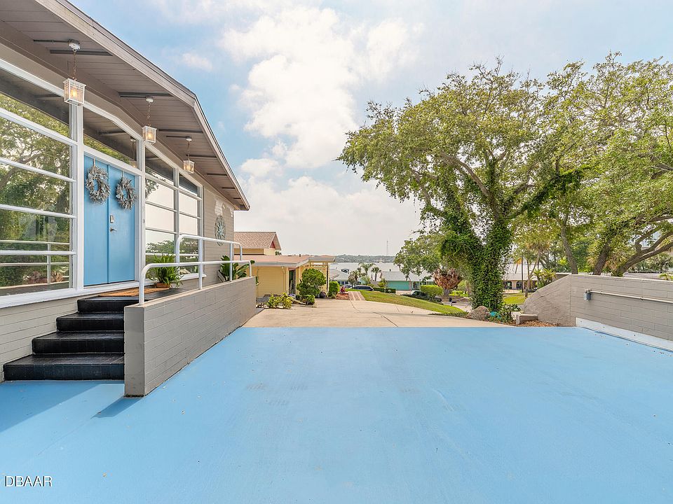 1st image of 9 Fountainebleau Cir