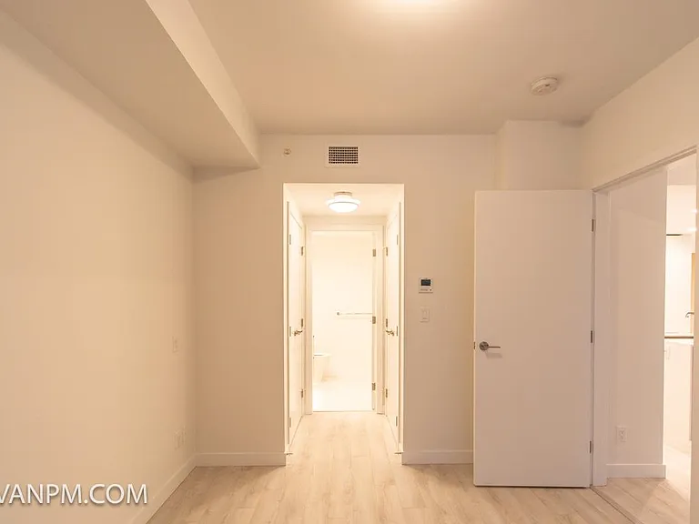 2085 Skyline Ct #405 — Photo 3