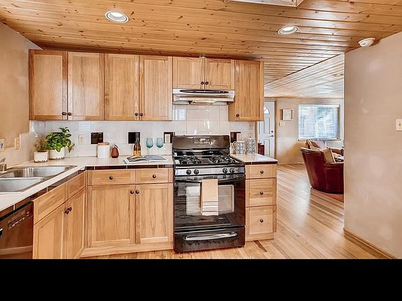 3rd image of 530 Cortez St #1