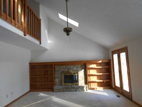 4th image of 8131 Bay Brook Dr