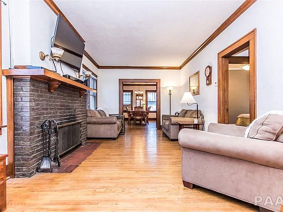 3rd image of 1324 E Hillcrest Pl
