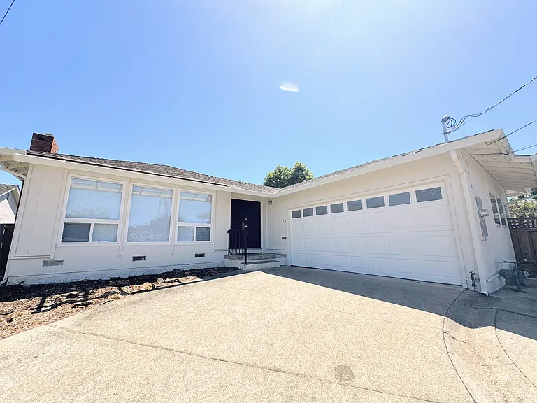 11 Christian Ct — Photo 1