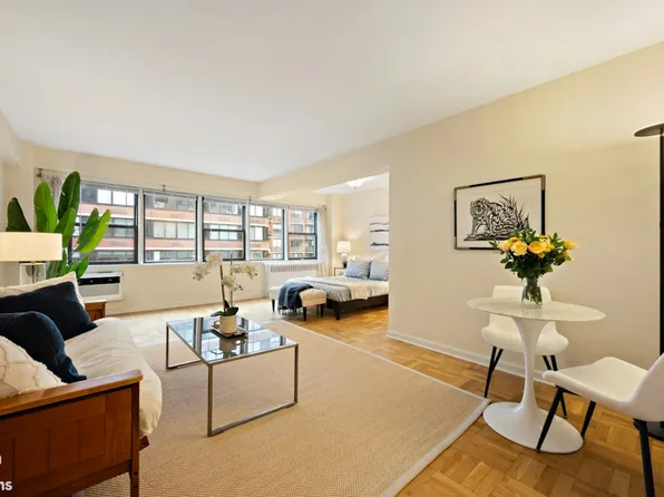 333 East 75th Street image 1 of 9