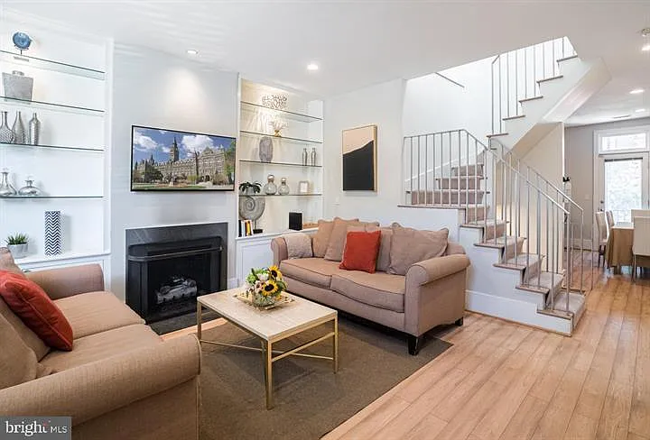 4 bed, 4.5 bath, 2400 sqft, $12,250 — Photo 3