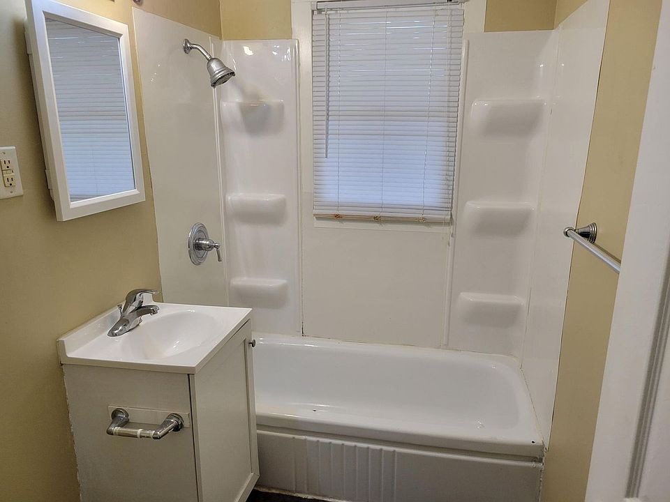 2nd image of 118 S 8th St APT 2