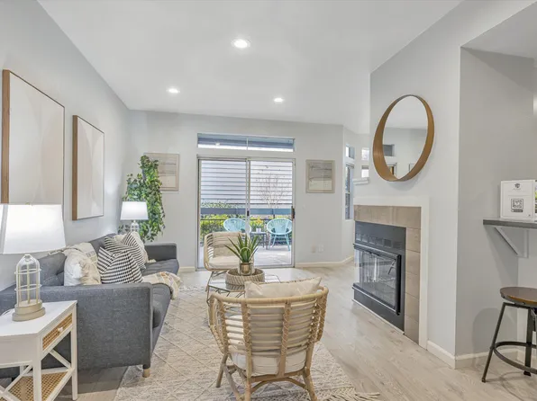 7595 Canyon Meadow Cir APT A, Pleasanton, CA 94588