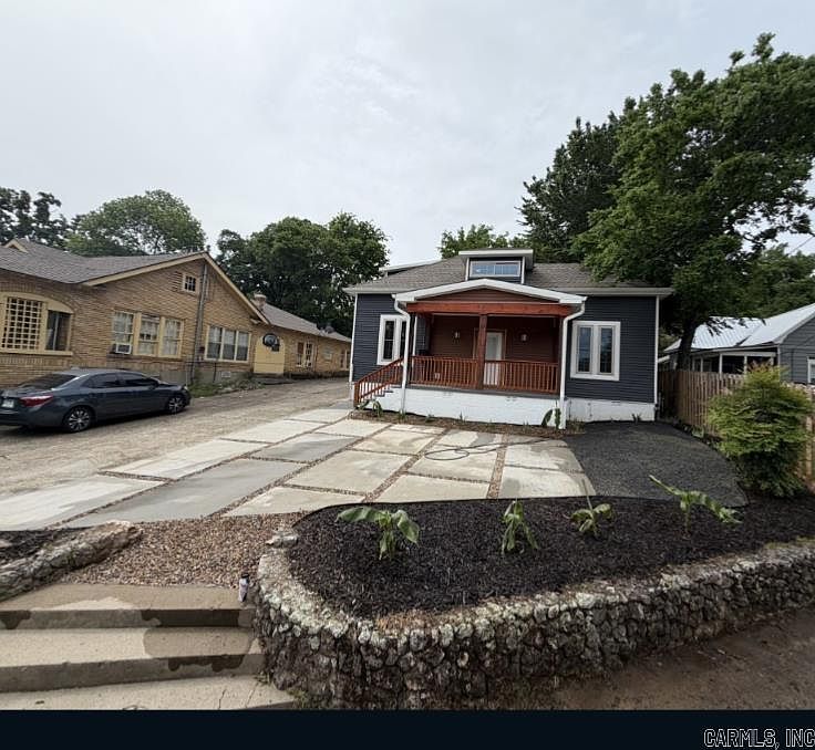 1st image of 207 Hagen St