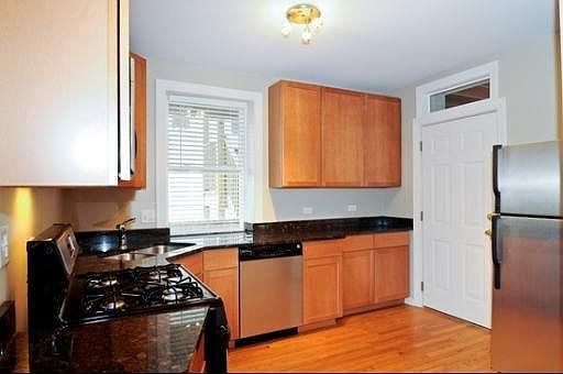 4th image of 2553 W Ardmore Ave