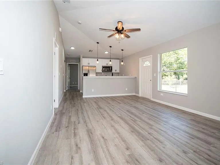 3016 Wallace Ave #3016 — Photo 9