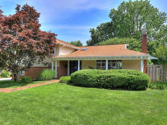 3rd image of 612 Crestwood Dr