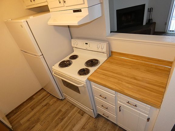 5th image of 202 E Lauridsen Blvd #17