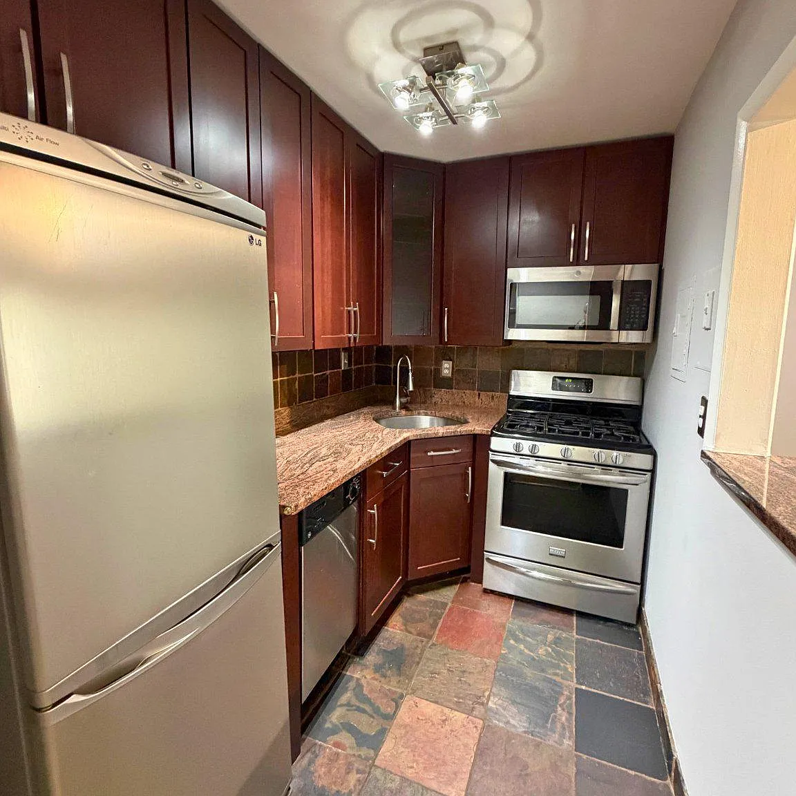 Studio, 1.0 bath, 492 sqft, $1,500 — Photo 3