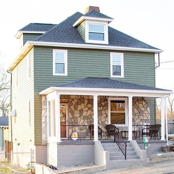 837 Main St photo 1
