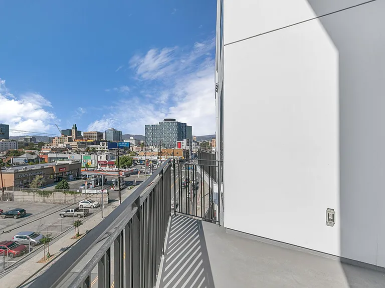 825 Coronado — Photo 14
