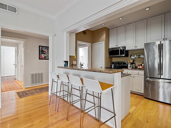 4th image of 2425 Underwood St APT 360