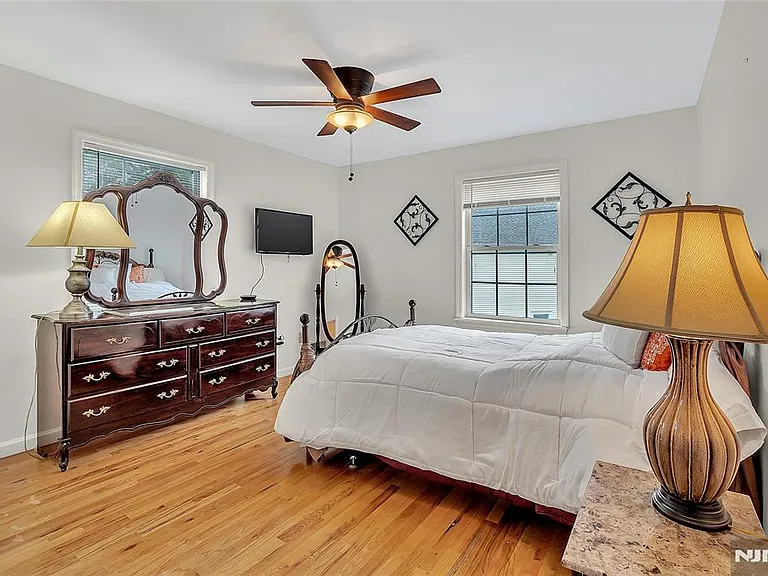 8 Mary Ct — Photo 14