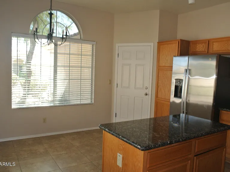 6814 W Louise Dr — Photo 6