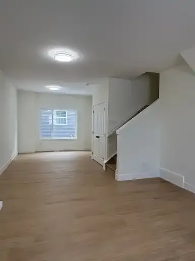 3 bed, 2.5 bath, 1300 sqft, $1,995 — Photo 3