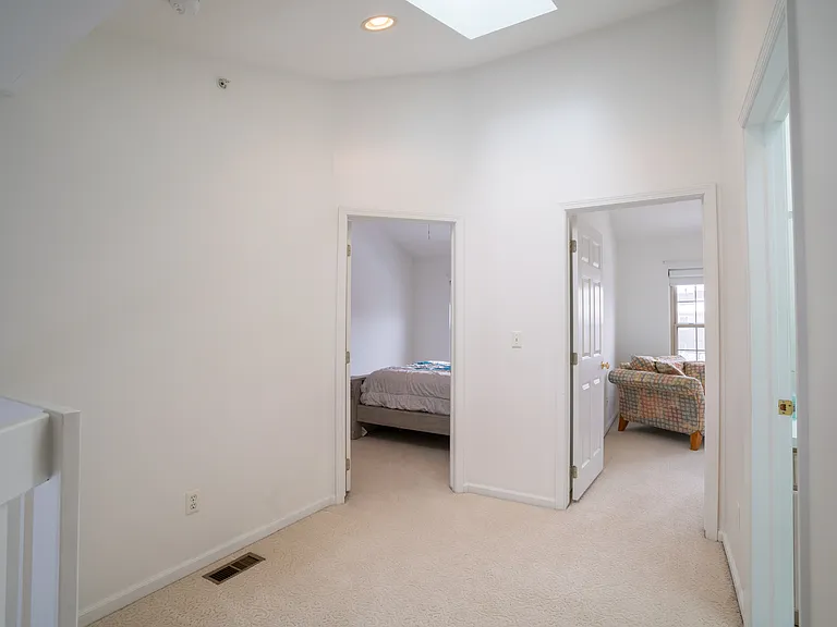 Upper level foyer