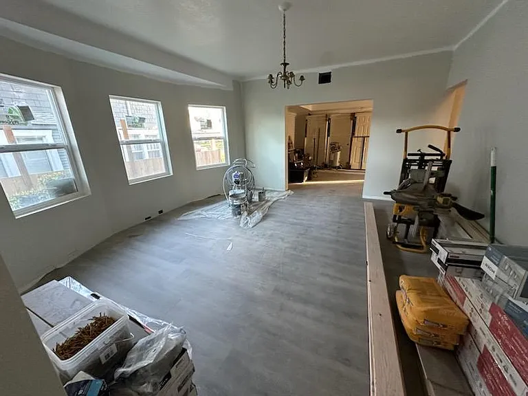231 W 5th St — Photo 12