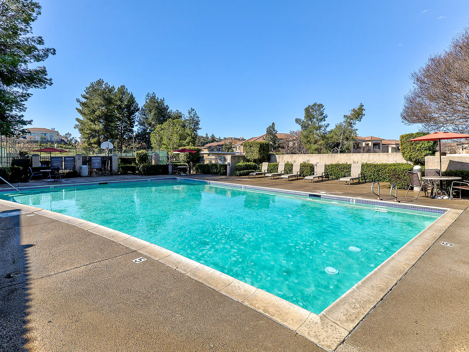 Portofino Apartments — Photo 2