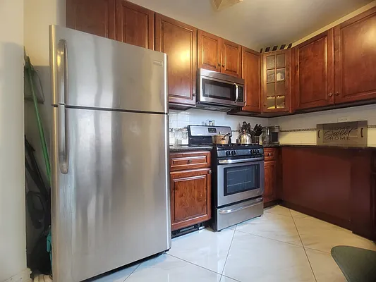 Rented by Yup Realty LLC | media 10