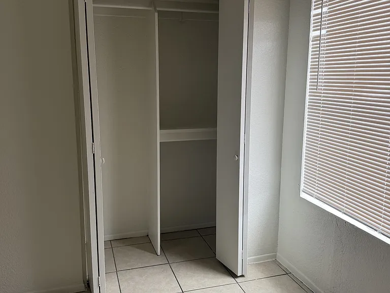 1207 E Jarvis Ave — Photo 9