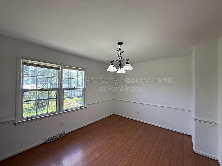 1804 Sherwood Dr — Photo 4