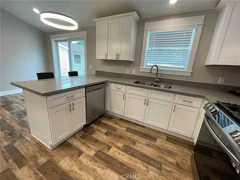 562 E Van Bibber Ave — Photo 12