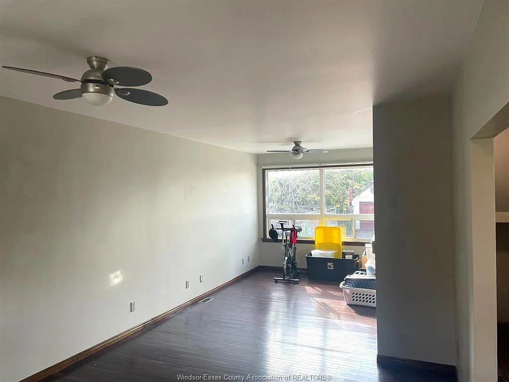 3 bed, $2,500 — Photo 2