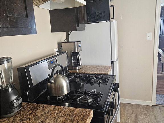 5th image of 820 Jackson St #820