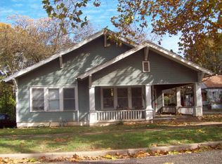 514 S Sycamore St, Palestine, TX 75801