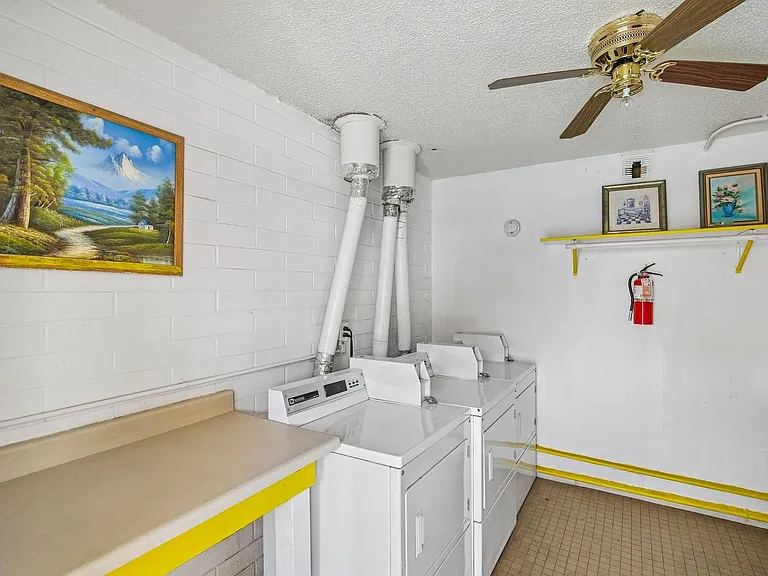 Catalina View Apartments — Photo 46