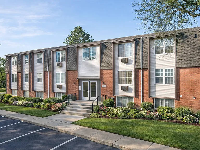 Point Place Apartments — Photo 11