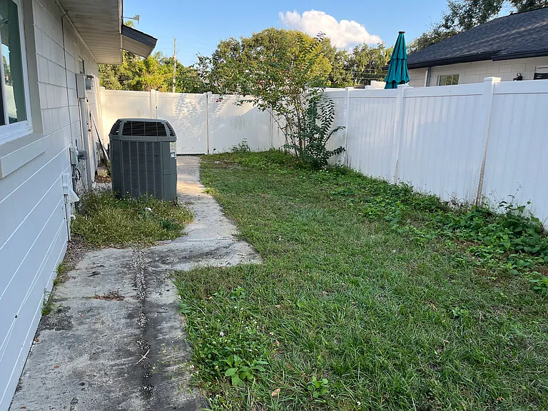 4366 Roanne Dr — Photo 3