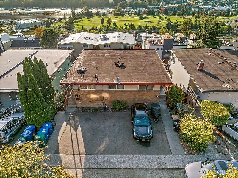 3rd image of 2551 13th Avenue W