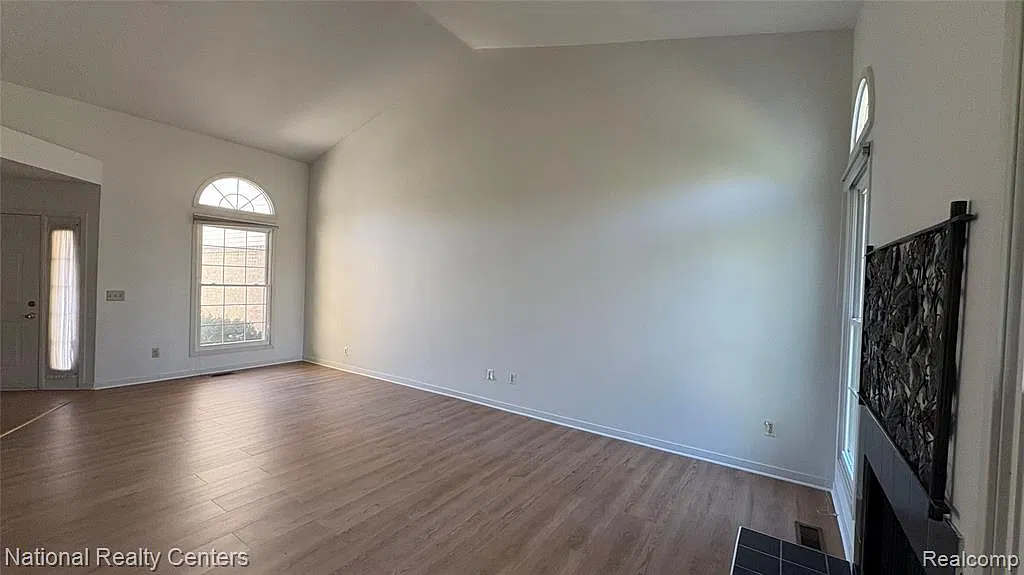 3 bed, 2.5 bath, 1817 sqft, $2,990 — Photo 4