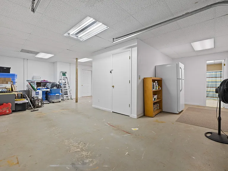 3010 Eaker Dr — Photo 31