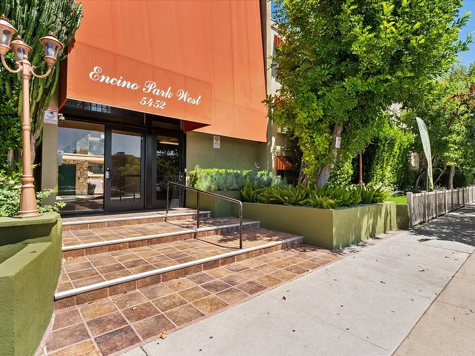 Encino Park West Apartments