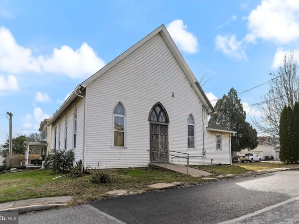 120 E 2nd St, Avondale, PA 19311